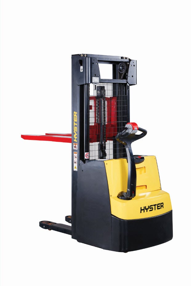 gelber Hyster S1.0 Hochhubwagen auf hochgefahrener Gabel