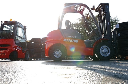 Roter Manitou Industriestapler