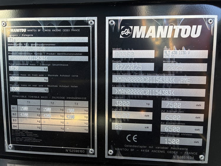 Typenschild des Manitou MLT 630-115 D mit technischen Daten wie Tragkraft und Gesamtgewicht.