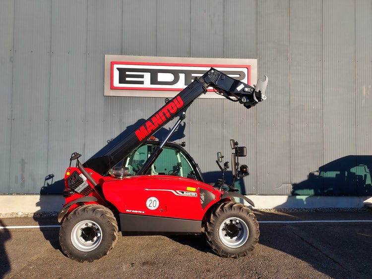 Seitenansicht des Manitou MLT 625 H 75K ST5 S1 mit ausgefahrenem Hubarm
