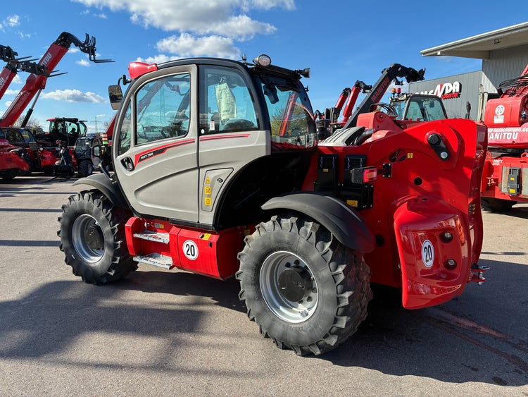 ückansicht des Manitou MHT 790 mit großen Geländereifen und stabiler Kabine.