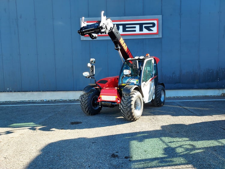 Manitou MLT 625 75K H ST5 S1 mit ausgefahrenem Teleskoparm und EDER Logo im Hintergrund.