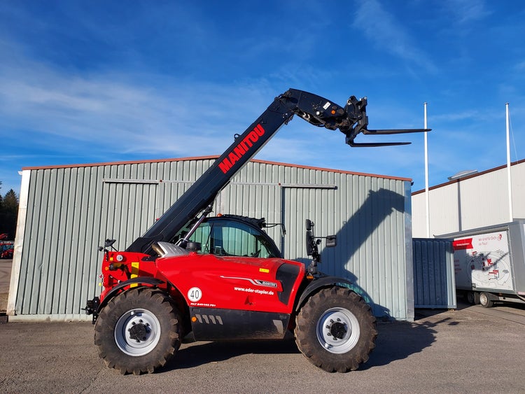 Manitou MLT 841-145 PS+ ST5 S1 mit angehobener Palettengabel