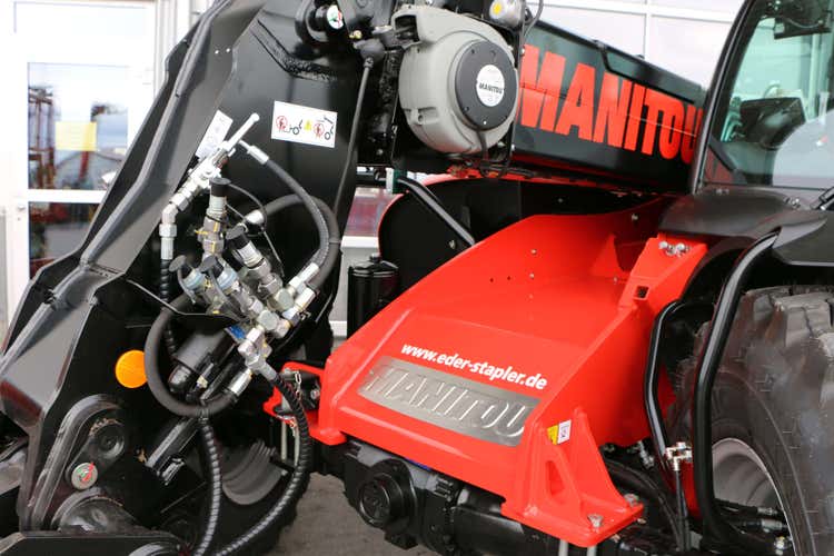 Roter Teleskopstapler MLT 741-140 V+ Nahaufnahme vom Teleskoparm