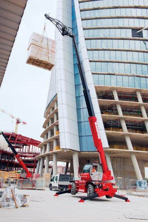 Teleskoplader von MANITOU im Einsatz auf der Großbaustelle