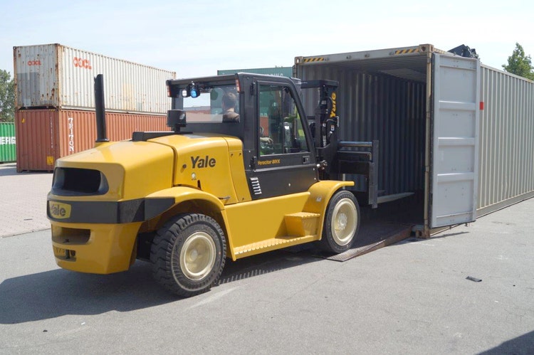 Bild von einem Containerfähiger Schwerlaststapler