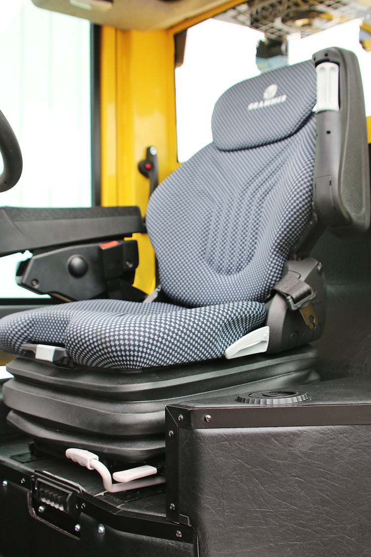 Bild von einem Sitz der in einem Containerfähiger Schwerlaststapler