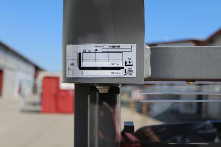 Bild von einem Schild von einem Dornhochhubwagen