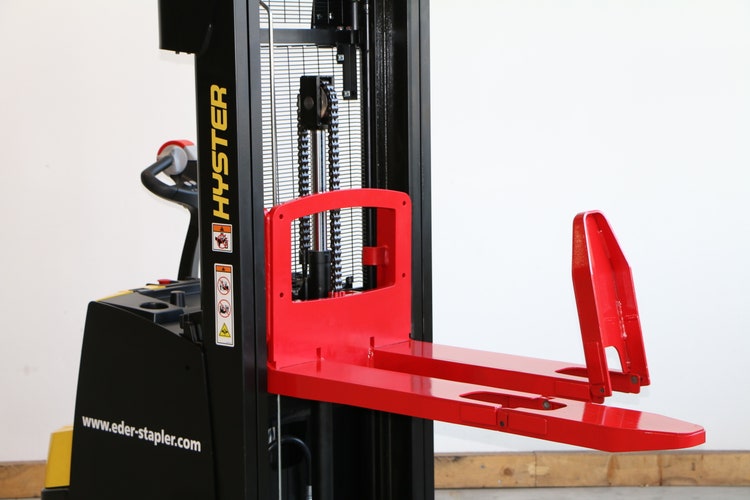 Bild von einem Hochhubwagen mit Klappgabelspitzen