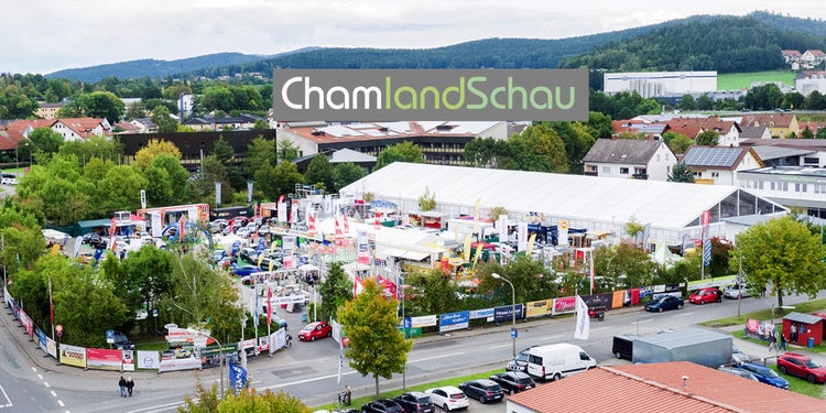 Luftbild des Geländes der ChamlandSchau mit Logo
