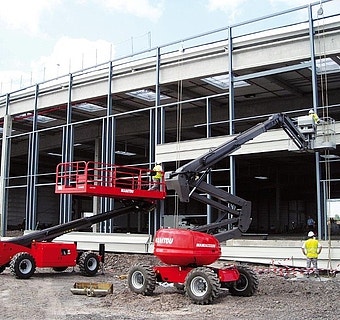 Bild von einem Teleskop- und Gelenkteleskopbühne