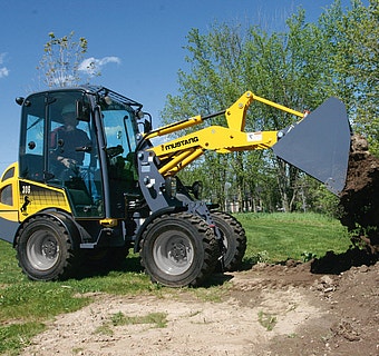 Bild von einem Kompakt- und Hoflader